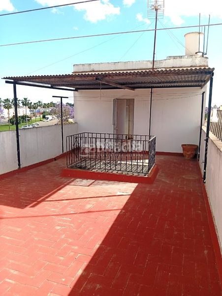 Foto 4a5cb67c-e07f-4d03-9dd5-ab78f8273e87. Casa aparellada amb aparcament a Coria del Río