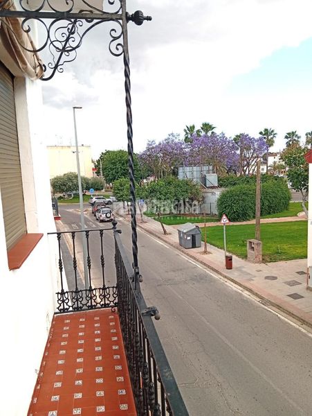 Foto 5bdeff6e-b53e-4d62-8bbc-99729533a50b. Casa aparellada amb aparcament a Coria del Río