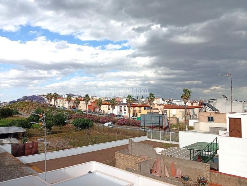 Foto 8be155c7-a4b7-4821-a642-07d89ede52d7. Casa aparellada amb aparcament a Coria del Río