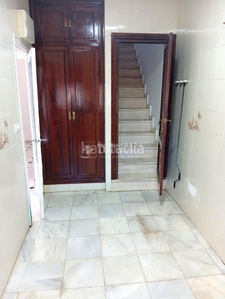 Foto bf2ba9fb-bf2d-4472-aa6b-c6c21278d1c1. Casa aparellada amb aparcament a Coria del Río