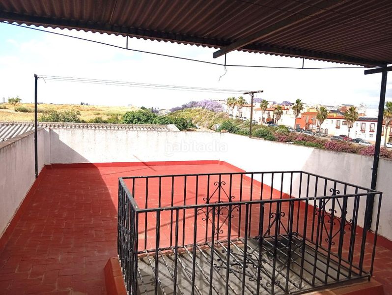 Foto d3b9b33e-1ae1-4135-af73-9d4db3a656dd. Casa aparellada amb aparcament a Coria del Río