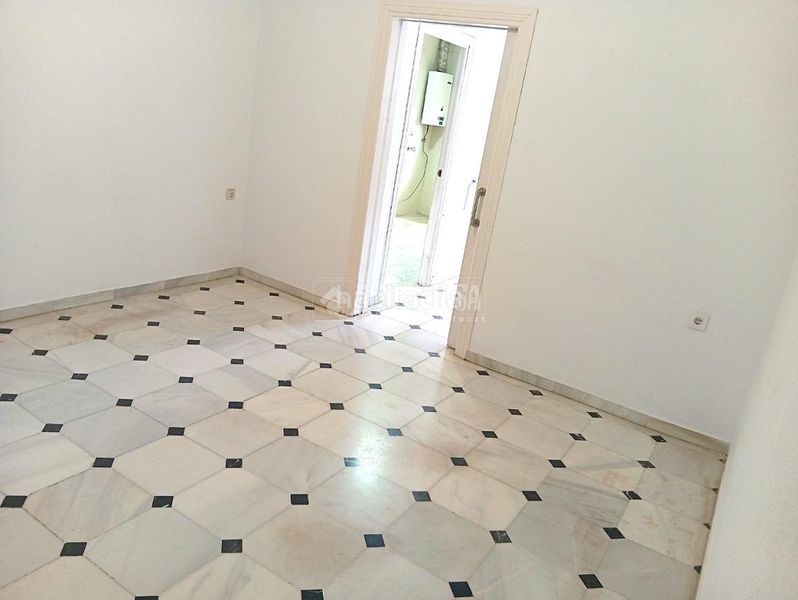 Foto df9fa6d5-4c07-4e87-a936-0fc77bdd18cf. Casa aparellada amb aparcament a Coria del Río