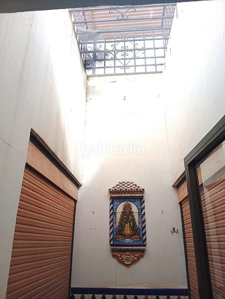 Foto e37359a1-fef5-468e-b6f8-906f2de8c4a9. Casa aparellada amb aparcament a Coria del Río