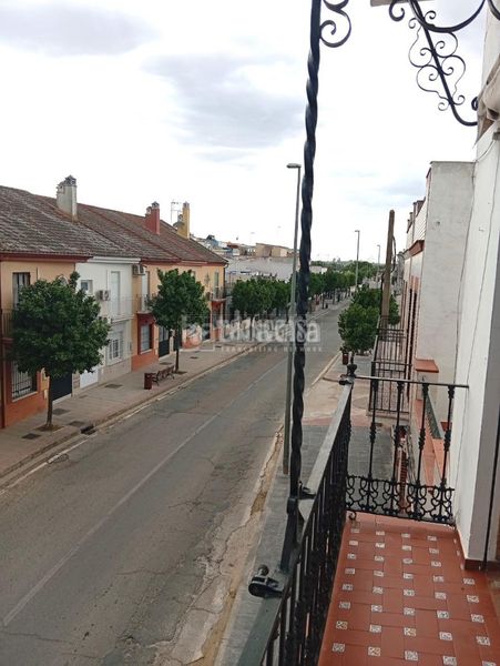 Foto edb23672-5195-48c9-a786-d08d7aecd562. Casa aparellada amb aparcament a Coria del Río