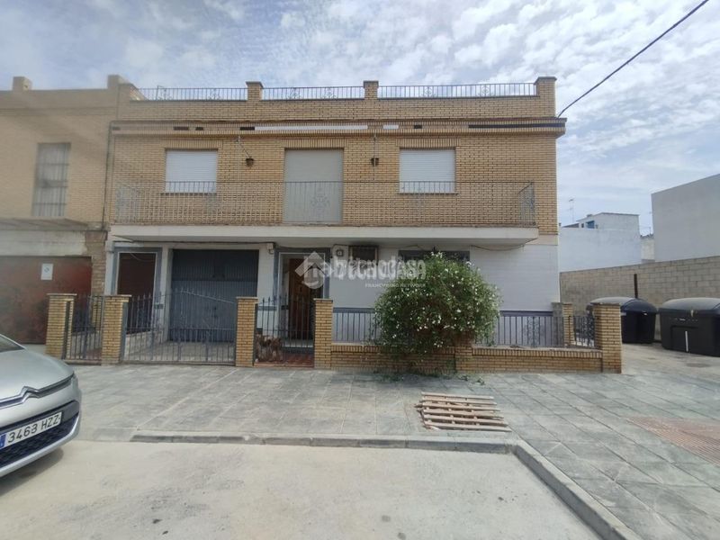 Foto e8a00f36-3b87-40c7-b7ad-6f818149fc75. Casa a Coria del Río