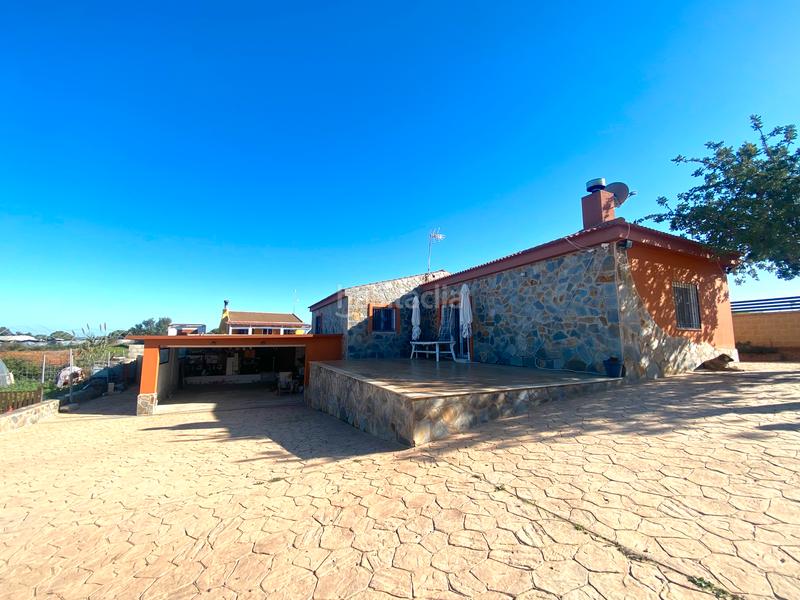 Foto 63b34bce-f270-4f0f-b685-6499644cf76a. Chalet en Lepe