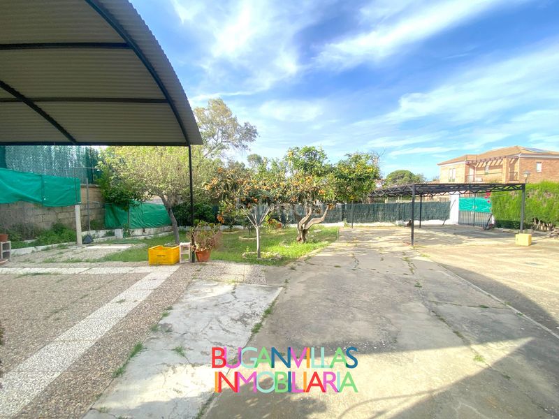 Foto cb4f47fe-c3b5-4895-bb26-414ec7cd413c. Chalet en Lepe