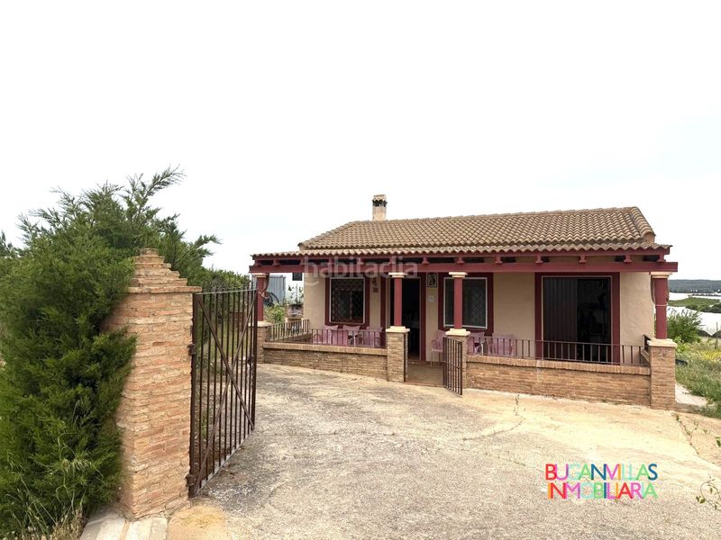 Foto 552da4a6-9ee9-4c4f-8592-c1e3f50ab3b2. Masia amb xemeneia aparcament a Lepe