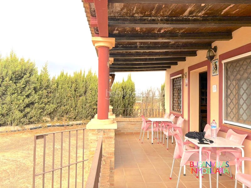 Foto fb30c727-349f-42a8-8a6f-4e427c6d1da3. Masia amb xemeneia aparcament a Lepe