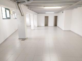 Miete Geschäftsraum in Passeig de la mare de déu de montserrat 19. Local de 100 m2 destinadao a almacenaje