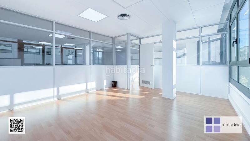 Foto feee1cdd-60bb-4b19-90f4-284a820b909b. Alquiler oficina  muy luminosa en edificio corporativo en el eixample en Barcelona