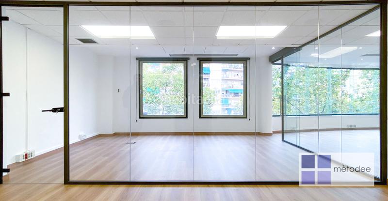 Foto 1223610e-4ccd-48b5-96ab-0eefa231b7c5. Alquiler oficina  recien reformada en les corts en Barcelona