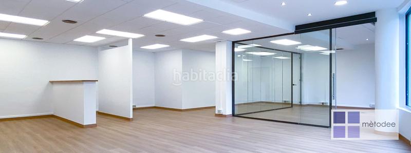 Foto 84dbc7fb-bc29-43f3-b0f2-39db7fbc4419. Alquiler oficina  recien reformada en les corts en Barcelona