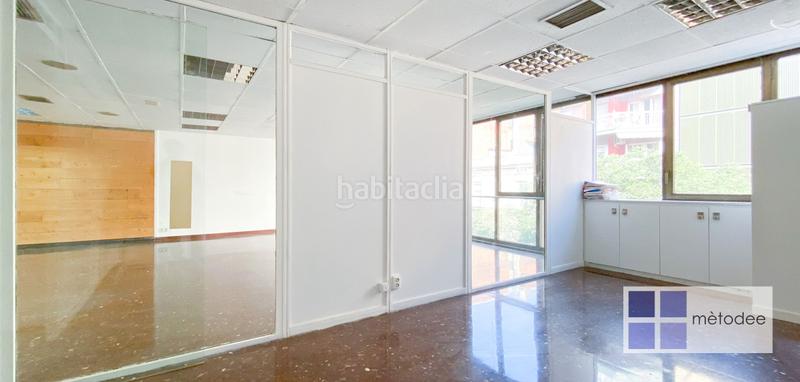 Foto 3a6b1ebc-55aa-4483-960b-745eea444555. Alquiler oficina  luminosa y excelente localización en Barcelona