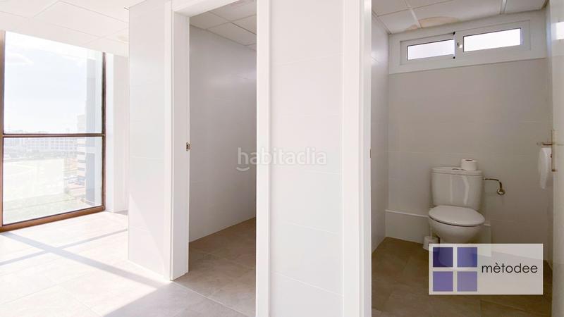 Foto b233752f-4712-4661-a54e-3699d9854b24. Miete büro mit heizung in Centre Sant Just Desvern