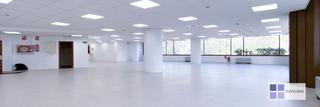 Lloguer Oficina  Carrer de frederic mompou. Oficina recien reformada con abundante luz natural