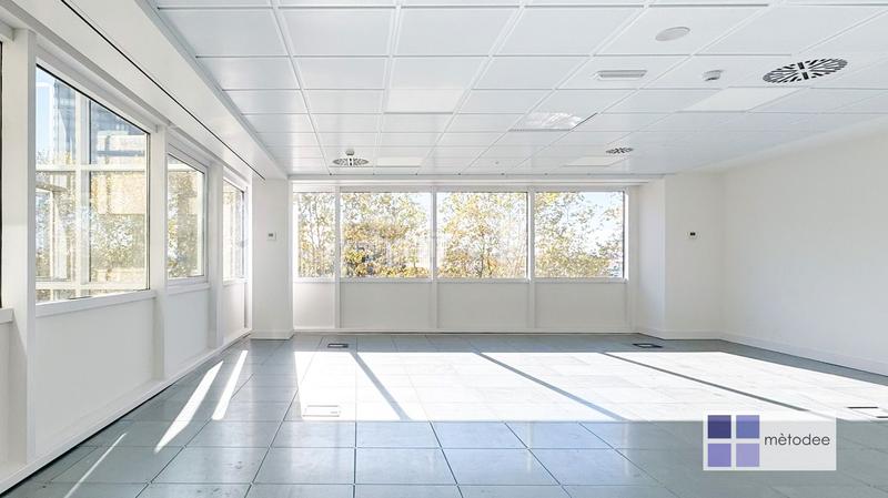 Foto 01bbed2b-7b99-46f5-b9cf-af9bfe571530. Rent office space with heating in Sants Barcelona