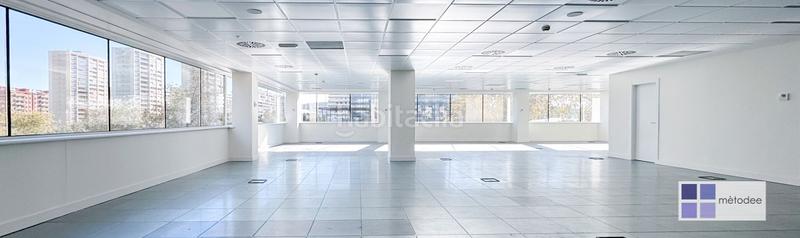 Foto 104358bd-36de-438f-a626-f31177867a7b. Rent office space with heating in Sants Barcelona