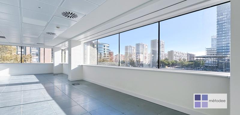 Foto 6abe2958-1d01-4ae0-b032-500a54e44589. Rent office space with heating in Sants Barcelona