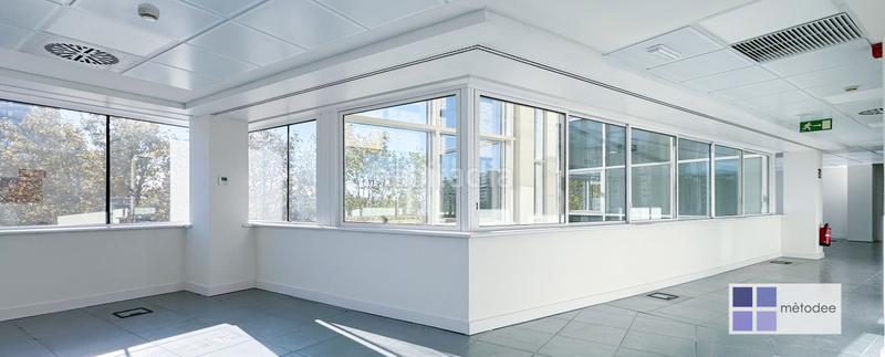 Foto 6b21d9bf-c2db-48ad-a8e6-58c5e1c33adc. Rent office space with heating in Sants Barcelona