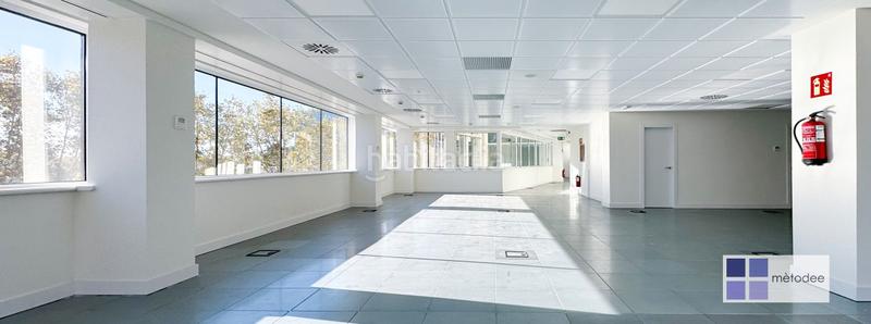 Foto d68bfb01-2960-438a-a18e-26a60f54392e. Rent office space with heating in Sants Barcelona