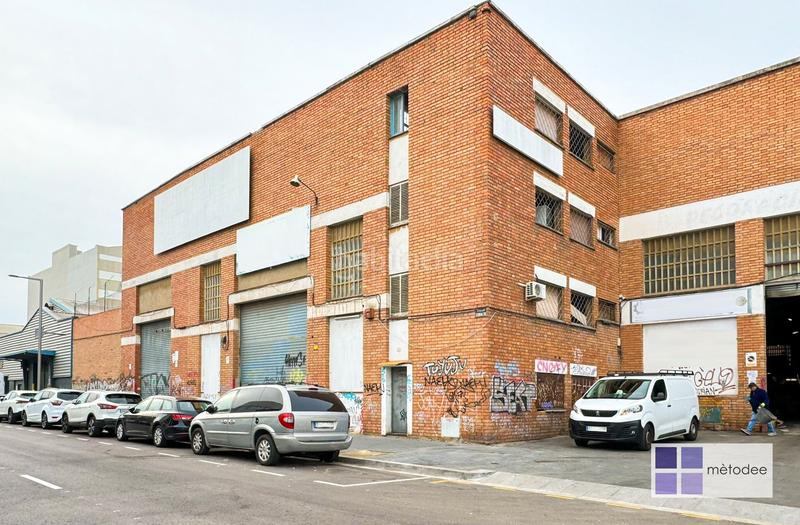 Foto eb0a7f5f-7dee-46d2-b2eb-0c60ed5ec64b. Industrial building in Centre Hospitalet de Llobregat (L´)