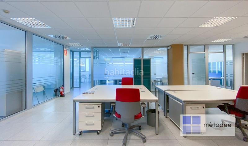 Foto d1333028-c29a-40c5-9d1e-d2ae26bb62e3. Miete büro mit heizung in Centre Sant Just Desvern