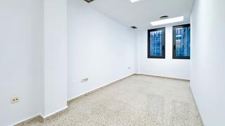 Location Bureau  Carrer del consell de cent. Oficina impecable muy luminosa