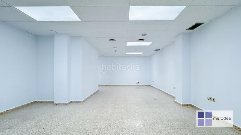 Foto 16bb0370-2586-4e94-966f-afbd0daa3ea5. Alquiler oficina  impecable muy luminosa en Barcelona