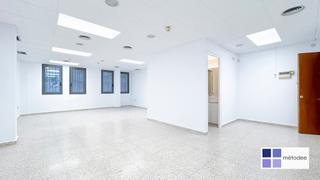 Alquiler Oficina  Carrer del consell de cent. Oficina impecable muy luminosa