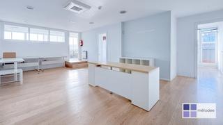 Rent Office space  Carrer de balmes. Oficina centrica con terraza