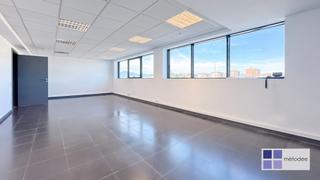 Miete Büro  Carrer joan de la cierva. Oficina luminosa y bien conectada