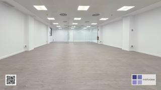Lloguer Oficina  Avinguda de cornellà. Oficina con amplia zona diafana y sala reuniones