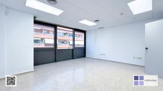 Alquiler Oficina  Carrer del consell de cent. Oficina muy luminosa en edificio corporativo en consell de cent