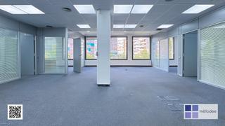 Rent Office space  Carrer del marquès de sentmenat. Oficina corporativa muy luminosa en edificio representativo de l