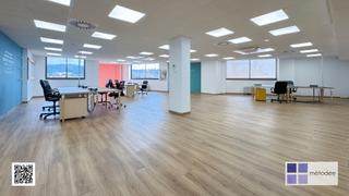 Lloguer Oficina  Carrer de frederic mompou. Oficina verstil con luz natural y espacios flexibles  lista pa