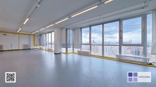 Location Bureau  Avinguda de francesc cambó. Oficina con vistas impresionantes y abundante luz natural junto