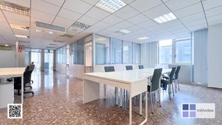 Location Bureau à Avinguda de francesc cambó 17. Oficina con vistas impresionantes y abundante luz natural junto