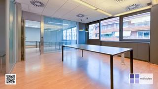 Affitto Ufficio  Carrer del consell de cent. Oficina muy luminosa en edificio corporativo en consell de cent