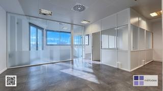 Location Bureau  Avinguda de cornellà. Oficina con despachos modulares – edificio corporativo