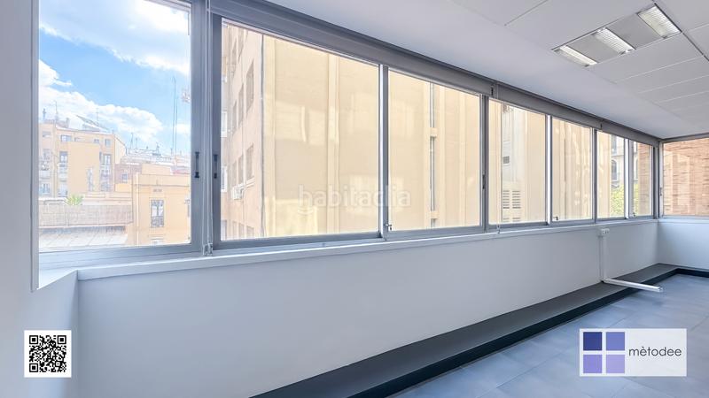 Foto de7ff7de-1101-49d7-b167-c2b76535ba6b. Alquiler oficina  en edificio representativo en el centro en Barcelona