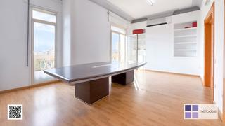 Rent Office space  Plaça de francesc macià. Oficina en finca régia en plaza francesc macià