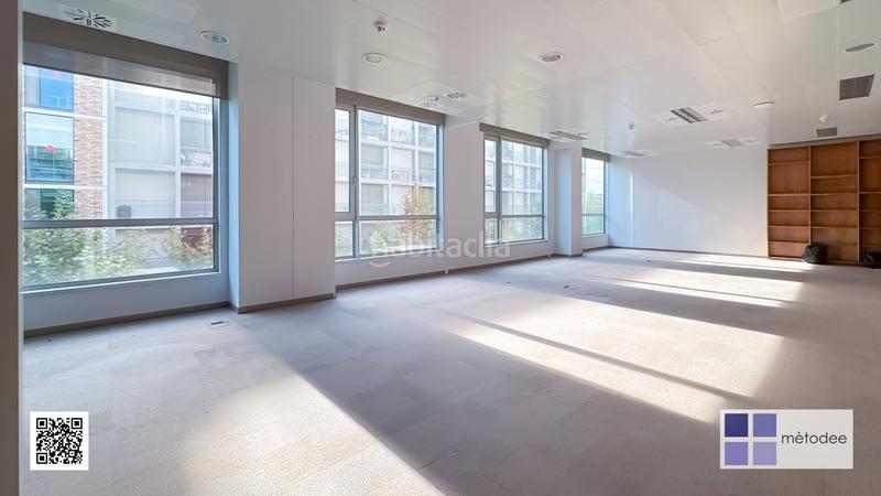 Foto 5f8a7c04-84ec-4708-9414-1ceecaee61f3. Miete büro in carrer de veneçuela 105 in Provençals del Poblenou Barcelona