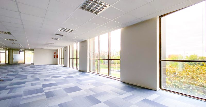 Foto 57c8e88c-15b6-4f80-9be5-98fa595f2f9c. Rent office space with heating in Centre Sant Just Desvern