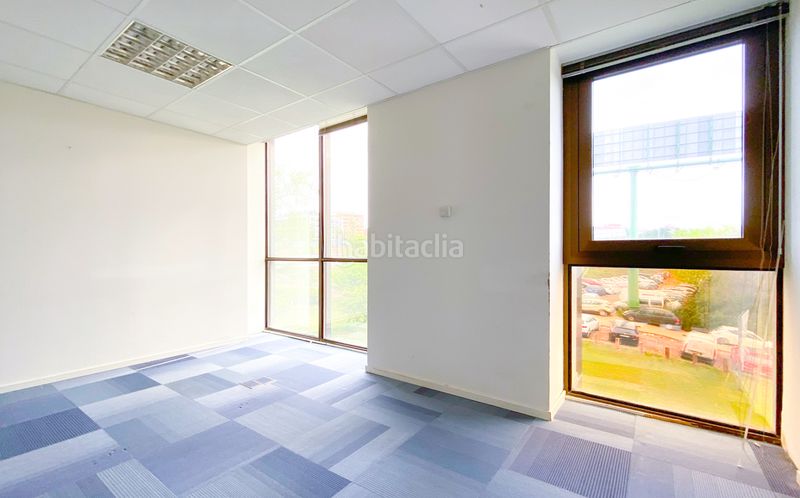 Foto 7210f0e4-c50d-42c0-b7a4-0e3f871982bb. Rent office space with heating in Centre Sant Just Desvern
