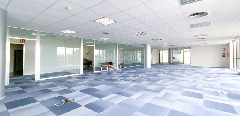 Foto f9dc326c-76e8-4ee3-b9e3-9a5e12072655. Rent office space with heating in Centre Sant Just Desvern