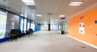 Location Bureau  Avinguda dels vents. Oficina luminosa en edificio corporativo en montigalà – badalona