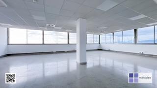 Lloguer Oficina  Carretera reial. Oficina luminosa y bien conectada en sant just desvern