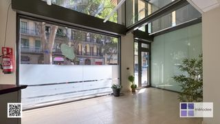Local Comercial  Carrer de viladomat. Local-oficina con fachada acristalada y doble altura en sant ant