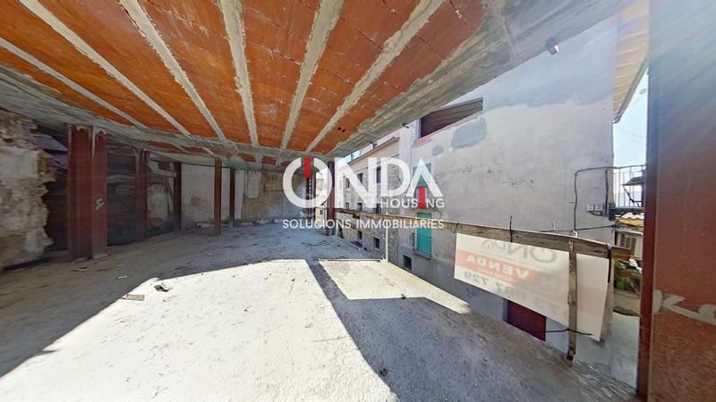 Foto b7f9fcce-dc85-451a-ad66-46d3ffa33344. Edifici a mig a Castell de Mur